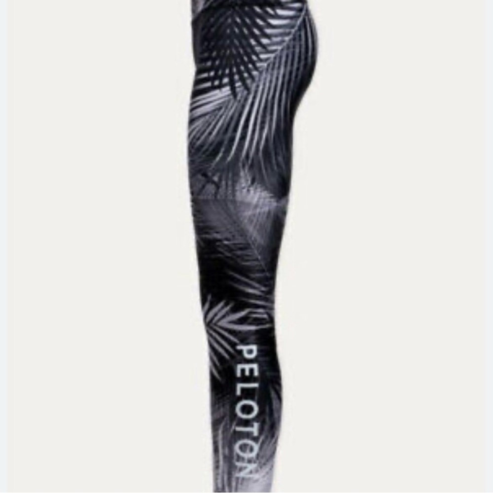 Peloton black and white palm noire design high wasted legging (medium)